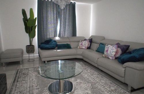 Newport Pagnell House | Nirvana - 4 Bedroom Luxury Home ideal for Holidays, Executives and Contractors
