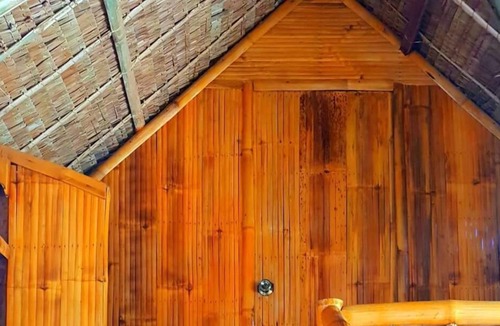 Moalboal House | Nirvana bamboo house/private cr