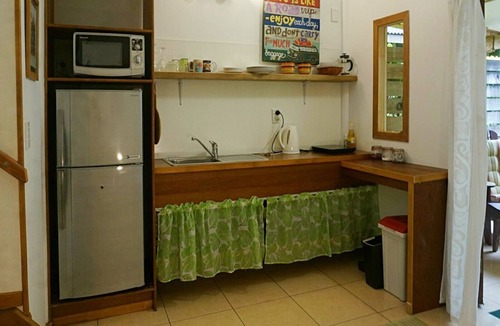 Takitumu District Cottage | Nirvana -super value for money option to stay 300m walk from the Turtle Tours !