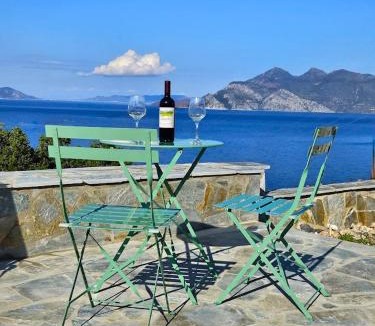 Dryopi House | NISIDA Resort & Meditation center - Adult only