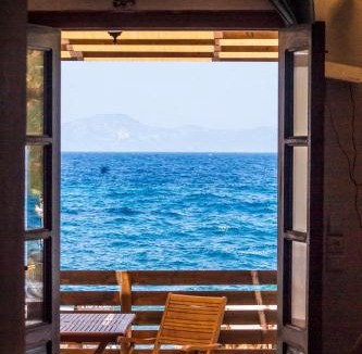 Mandraki House | Nisyros White Wave