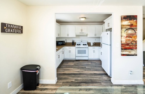 Boyle Heights Apartment | nModern Spacious 5 Bedrooms 3-Bathroom with AC Near Downtown LA with 2 Parking