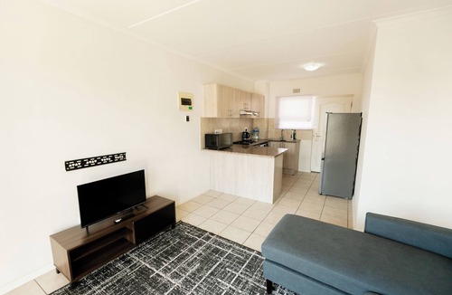 Muizenberg Apartment | nMuizi Hideaway—Your Cozy Beach Escape in Muizenberg