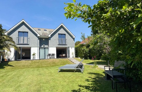 Maenporth House | No.10 Falmouth - 2 minutes walk to the beach