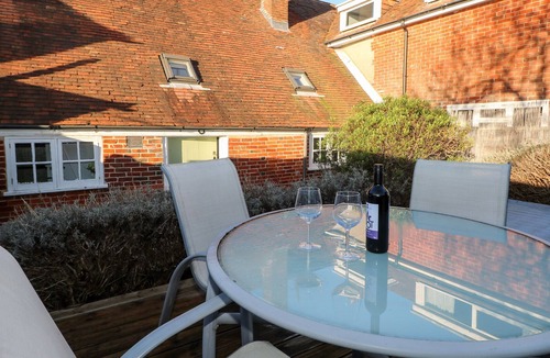 Lower Swanwick Cottage | NO.2 BAYTREE COTTAGE, family friendly in Swanwick, Hampshire