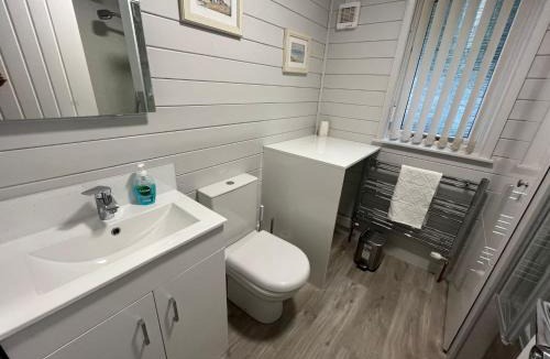 Milford on Sea Cabin | No 4 Dane Park