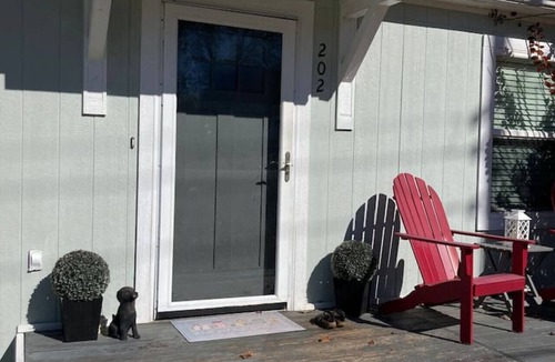 Kingston House | NO CHORE Checkout pets OK mins to I-40 comfy KING