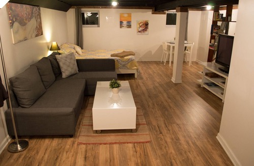 Petworth Apartment | ★"No Contact" Studio w/Own Entrance & Free Parking close metro bus downtown