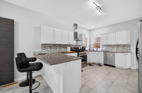 Chesterland House | -NO FEES- Spacious Chesterland Colonial