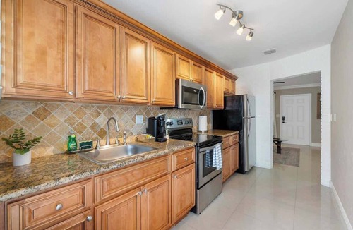 Lake Ridge Apartment | 🐾No pet fee★ TIKI HUT ⛱️ 5 mins to Beach & Las Olas