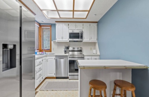 Springfield House | NO PETS 3 bed 2 bath with 2 car garage fully furnished everything new