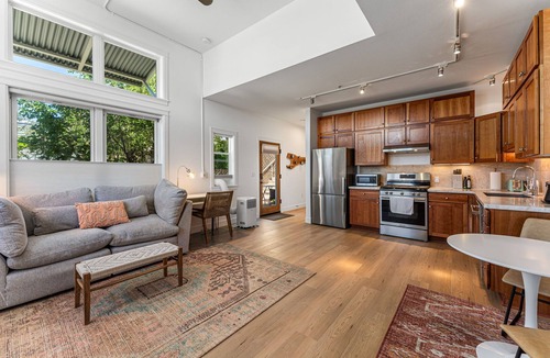 North Broadway - Holiday Condo | No Stairs-Bright NoBo ground floor condo in walkable Holiday neighborhood