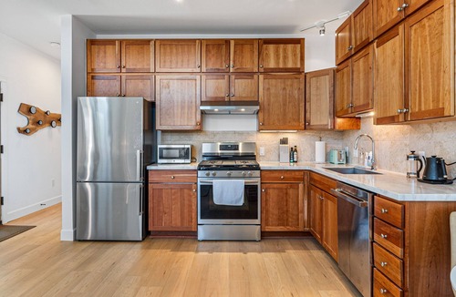 North Broadway - Holiday Condo | No Stairs-Bright NoBo ground floor condo in walkable Holiday neighborhood