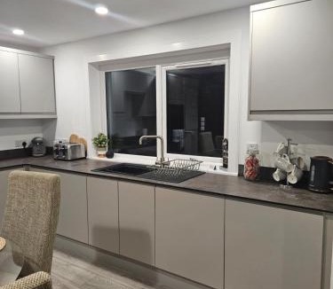 Wick Apartment | No14 Langley Work and Stay 3BR House Ideal for Contractors
