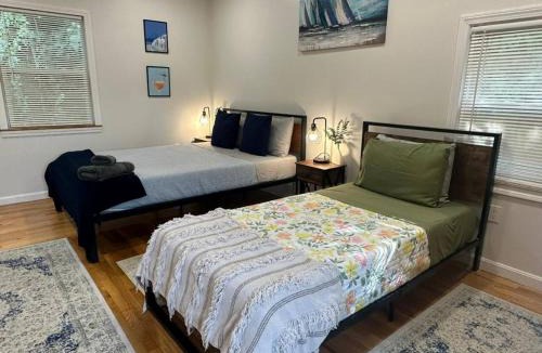 Brighton House | -No16- Extra Spacious Room in a House - 10 min to Green Line T Station & Boston College - Centrally Located at Brighton Boston