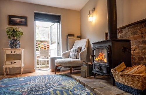 Brancaster Staithe House | No33 HILLVIEW LODGE BOUTIQUE COTTAGE