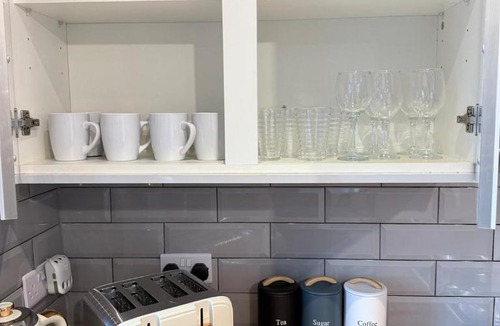 Nuneaton Apartment | No6 Lux & Cosy Vibe in Nuneaton, Gated Parking