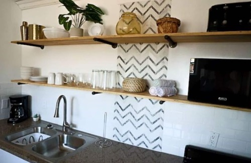 University Heights House | Nob Hill/UNM⭐️Unique Remodeled Apt🛏️King Bed
