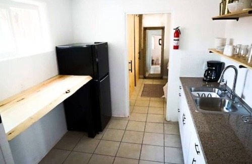 University Heights House | Nob Hill/UNM⭐️Unique Remodeled Apt🛏️King Bed