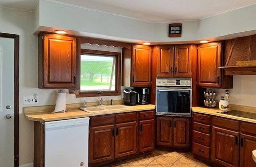Escanaba Cottage | Noc's Landing: Sun-Soaked Days & Starry Nights – Your Summer Escape Awaits!