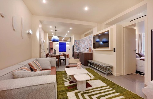 3rd Arrondissement Apartment | NoChichi-Collections - Hotel de Ville
