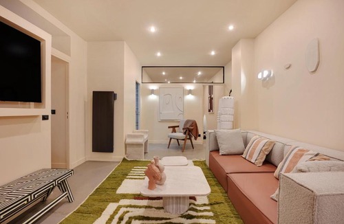 3rd Arrondissement Apartment | NoChichi-Collections - Hotel de Ville
