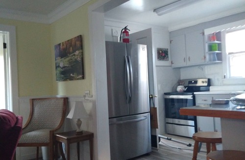 Piney Mountain House | #NoCleaningFee! Pool Table, Hot tub, fireplace overlooking Wreck Island Creek