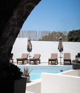 Monolithos Hotel | Noir Santorini