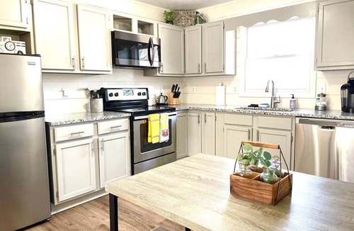 Old North Knoxville Apartment | NoKno Flats The Little Lemon Lounge