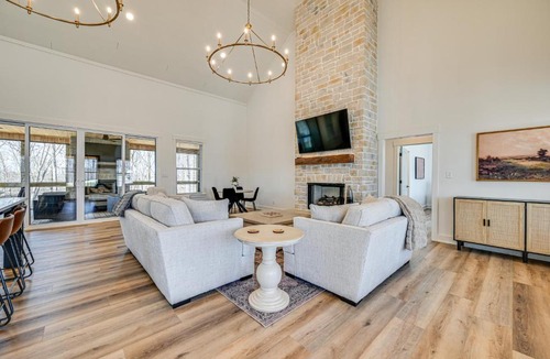 Clarkson House | Nolin Lake Views: Spacious Home in Clarkson!