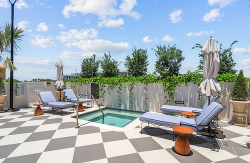Wynwood Art District Apartment | Nomad condo