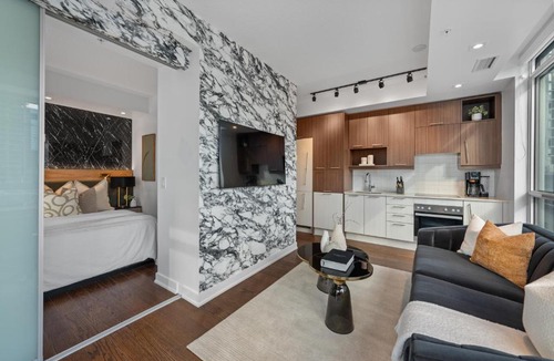 Downtown Toronto Apartment | NoMad Suites - Toronto's Entertainment District