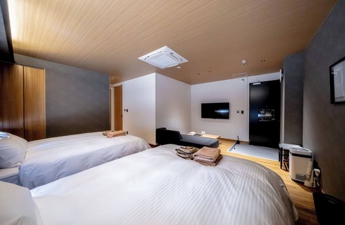 Hatsukaichi Hotel | NonSmoking Deluxe Twin Room 2nd Floor 38m2 M201 Two Queen Beds/Hatsukaichi Hiroshima