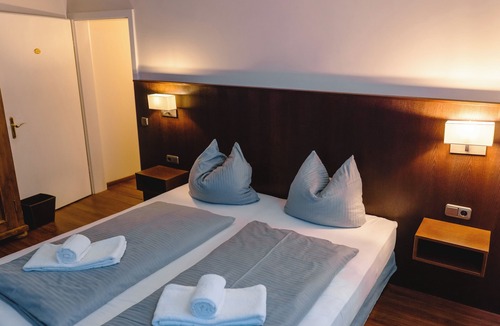 Eching Hotel | Noon Mirch Hotel Restaurant
