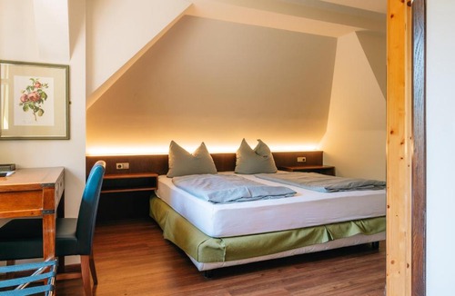 Eching Hotel | Noon Mirch Hotel Restaurant