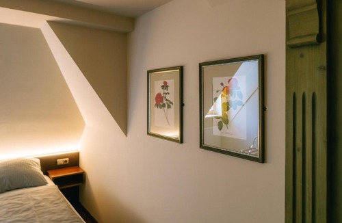 Eching Hotel | Noon Mirch Hotel Restaurant
