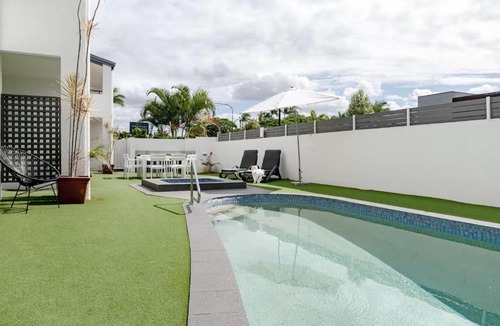 Noosa Heads Apartment | Noosa Parade Holiday Inn