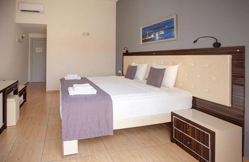 Side Hotel | Nora Suit Hotel