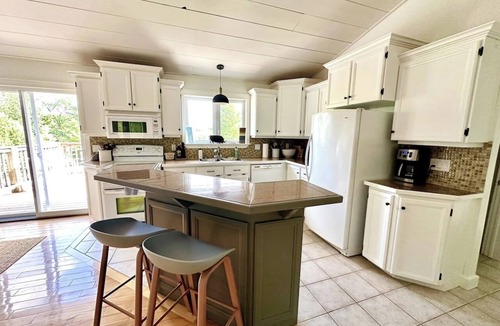 Grey Highlands Cottage | Nordic Nook: Family Retreat with Salt Pool