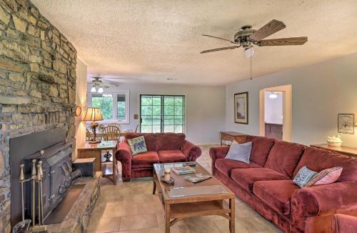 Lone Rock House | Norfork Getaway: Walk in White River Access!