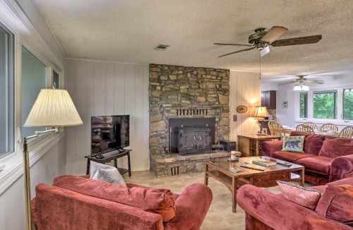 Lone Rock House | Norfork Getaway: Walk in White River Access!
