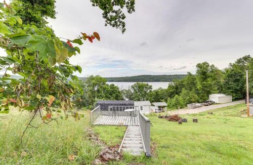 Henderson House | Norfork Lake Views: Home w/Deck in Henderson