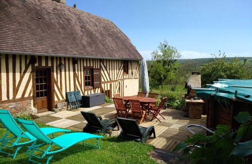 Saint-Gervais-des-Sablons Cottage | Normandy house with private pool