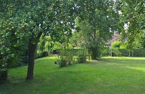 Saint-Germain-de-Livet House | 🌿 Norman-style house by the stream – Cool, quiet, and pets welcome 🐾