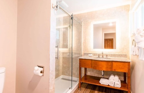 Golden Rectangle Hotel | Normandy Inn