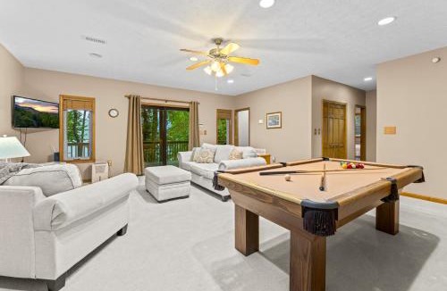 Sharps Chapel House | Norris Lakefront Cabin Retreat Dock Games Hot Tub