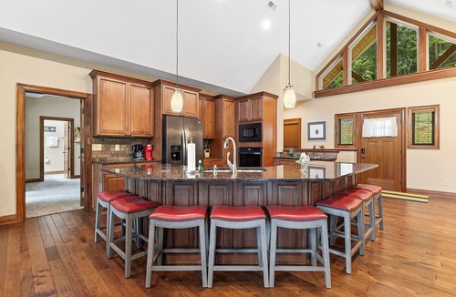 Jacksboro House | Norris Lakefront Retreat! King Suites, Private 2 slip dock, Firepit - 2027 Open!