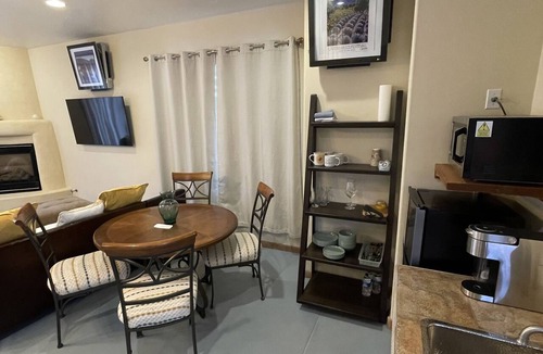 Los Ranchos de Albuquerque Apartment | North Sunflower Casita @ SantuaRio Grande - Cozy Casita+Fireplace+Private Patio