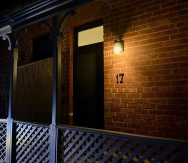 North Adelaide Villa | North Adelaide Cottage, Festival Theatre, Adelaide Oval, Football, Golf, Walk to Zoo and Botanic Gardens