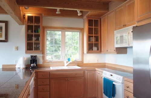 Eastsound House | North Beach Outlook- Stunning Sea & Sunset views, Lush Garden Retreat.